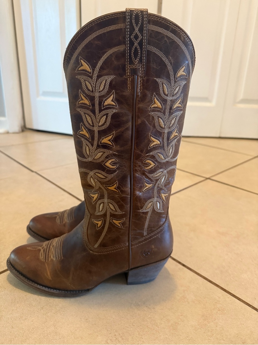Ariat Brown Distressed Leather Western Boot - Picture 2 of 4